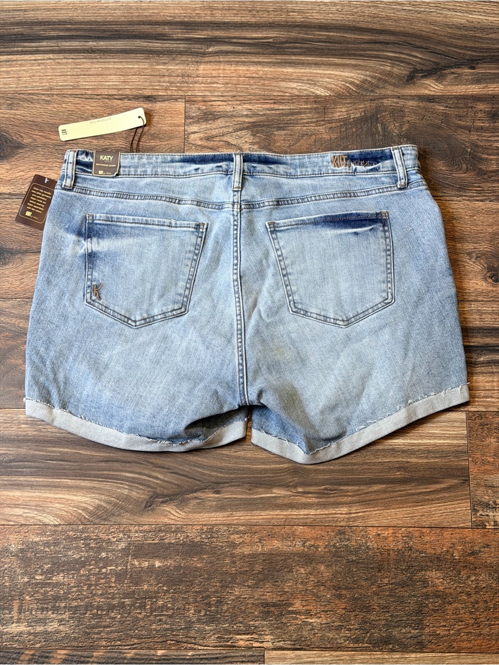 KUT from the Kloth Katy Boyfriend Denim Shorts in a light wash size 14W - Picture 2 of 16